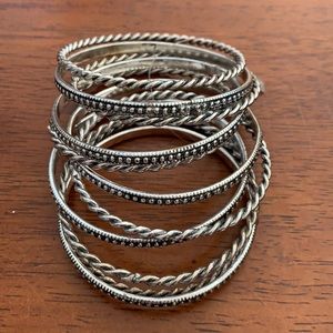 Pendants + Bracelets + 2 pairs of earrings fantasy